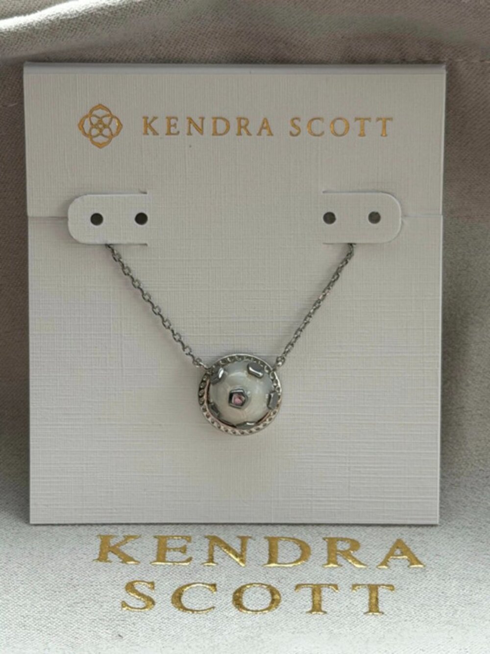 Kendra Scott pendant necklace